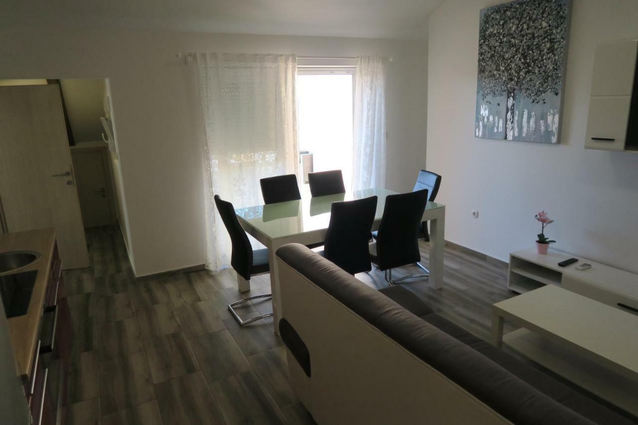 Family Apartment Baska  Room photo